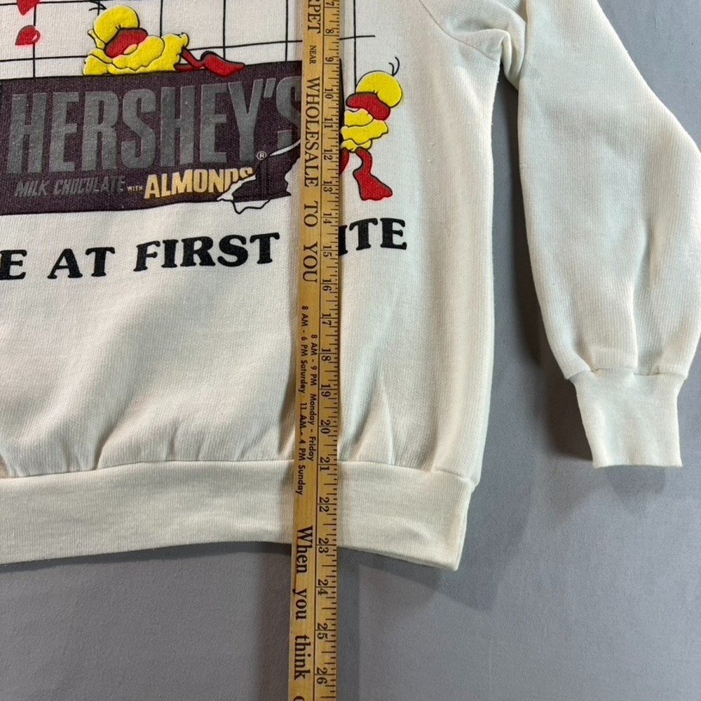 Vintage‎ Hershey's Chocolate Sweatshirt Love at First Bite B.J. Frog 90s USA - Picture 5 of 6